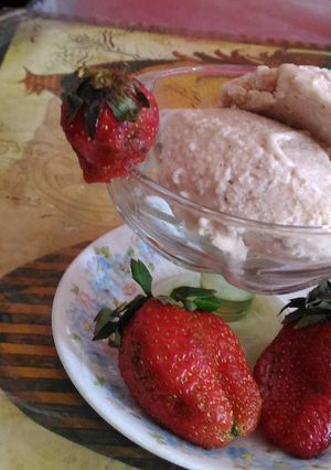 A picture of Strawberry icecream.