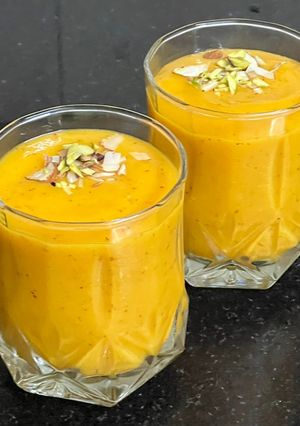 A picture of Mango 🥭 Banana 🍌 Apple 🍎 Smoothie.