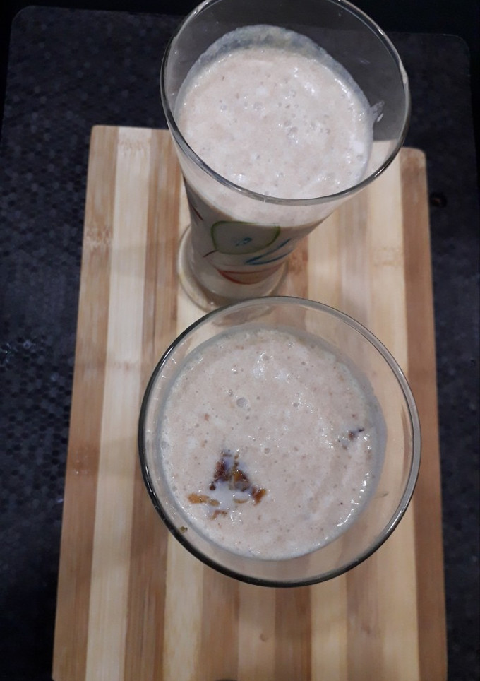 A picture of Dates smoothy without sugar.