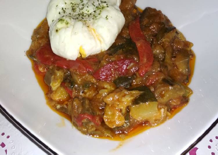 Pisto con huevo poché apto para diabéticos