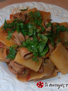 Φωτογραφία της συνταγής Ζυμαρικά (paccheri) σε κόκκινη σάλτσα καλαμαριών