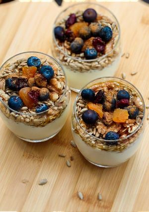 Ropogós - magvas joghurt pohárdesszert 🍂 recept fotója