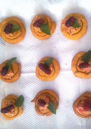 A picture of Ganthia fruit canapé# team contest #sugar n spice#appetizer #indian food.