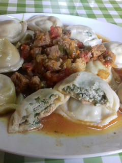 Una foto de Sorrentinos de pollo con verduras