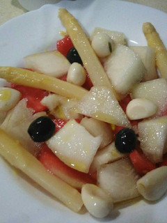 Una foto de Ensalada de fruta con espárragos