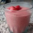 Helado cremoso de fresas y cambur
