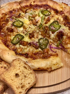 A picture of Stuffed crust chicken fajita pizza🍕🧀.