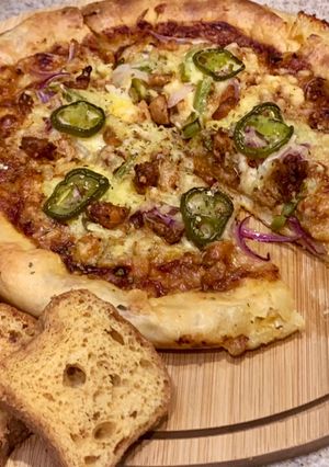 A picture of Stuffed crust chicken fajita pizza🍕🧀.
