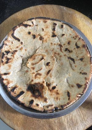 જુવાર નો રોટલો (Jowar Rotlo Recipe In Gujarati) રેસીપી મુખ્ય ફોટો