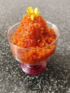 लाजवाब गाजर हलवा (gajar halwa recipe in marathi) रेसिपी चे मुख्य फोटो 