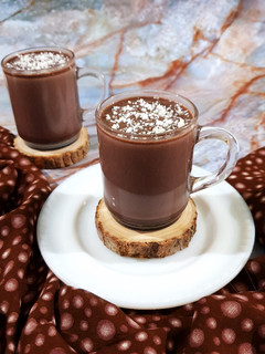 હોટ ચોકલેટ (Hot chocolate recipe in Gujarati) રેસીપી મુખ્ય ફોટો