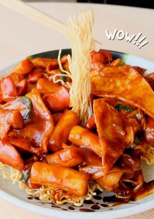 รูปของ ราบกกีรามยอน บะหมี่ลอยฟ้า บวกต๊อกนุ่มๆ ทำง่าย อร่อยหยุดไม่อยู่