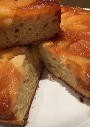 Una foto de Torta de manzana invertida