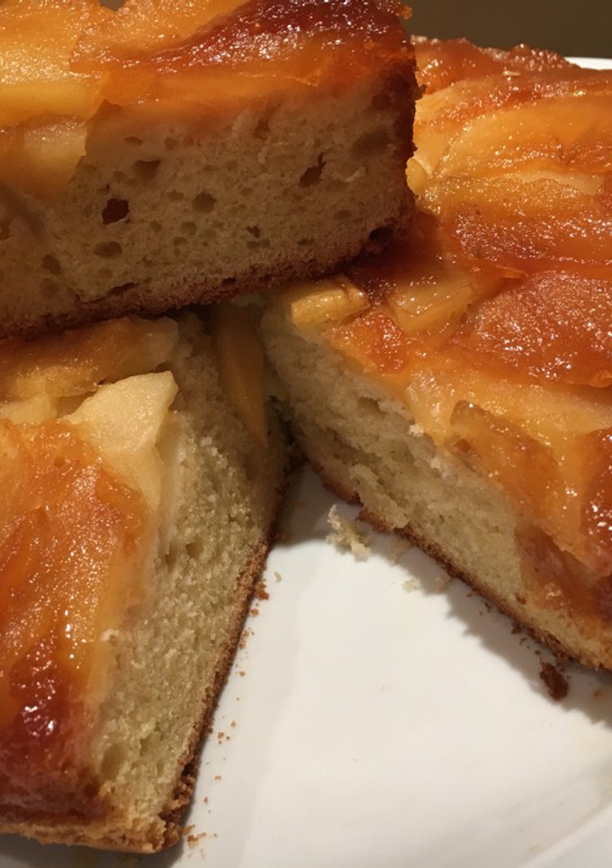 Una foto de Torta de manzana invertida