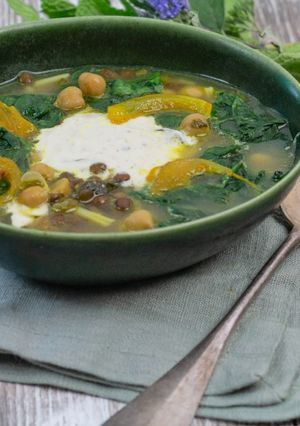 Une photo de Soupe iranienne - Ash-e-Reshteh