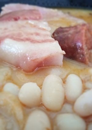 Una foto de Fabada Asturiana