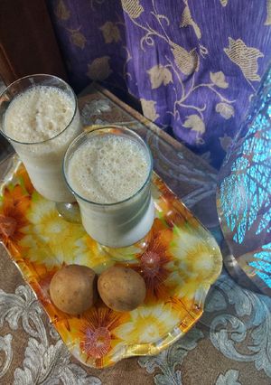 A picture of Chikoo shake.