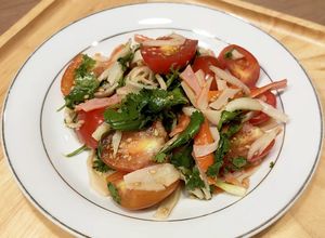 Foto resep Salad crabstick, daun ketumbar dan tomat ceri