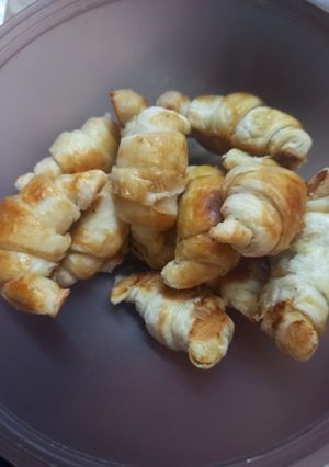 Una foto de Medialunas de grasa al caramelo