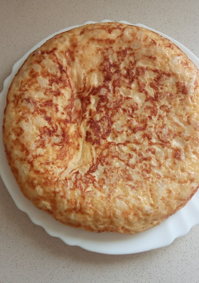 Una foto de Tortilla de coliflor rellena de queso 🥦 🧀