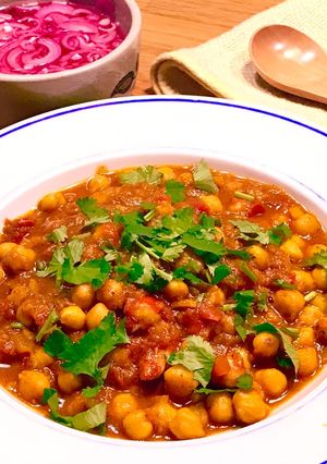 A picture of 💚 Channa Masala - Indian Vegetarian Chickpea Curry.