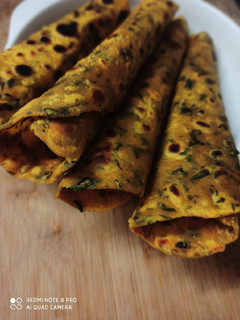 A picture of Methi Thepla.