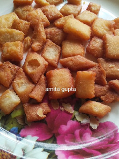 शक्करपारे (Shakkarpare recipe in hindi) रेसिपी मुख्य फोटो