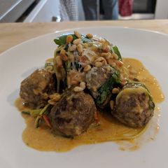 A picture of Courgetti and Meatballs.
