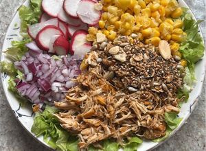 Foto de Salada criativa para vida fitness