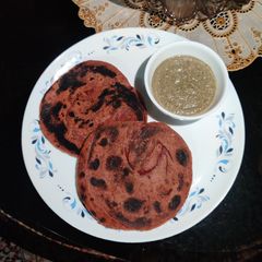 A picture of Beetroot lachcha paratha.