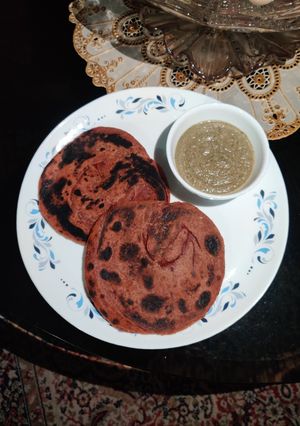 A picture of Beetroot lachcha paratha.