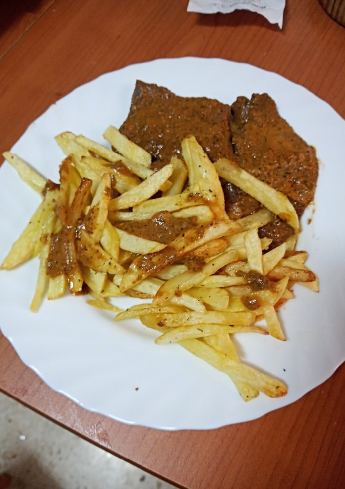 Una foto de Carajacas de hígado con papas fritas a mi estilo