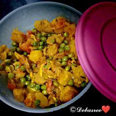 A picture of Peas Soya steamed curry.