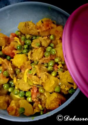 A picture of Peas Soya steamed curry.