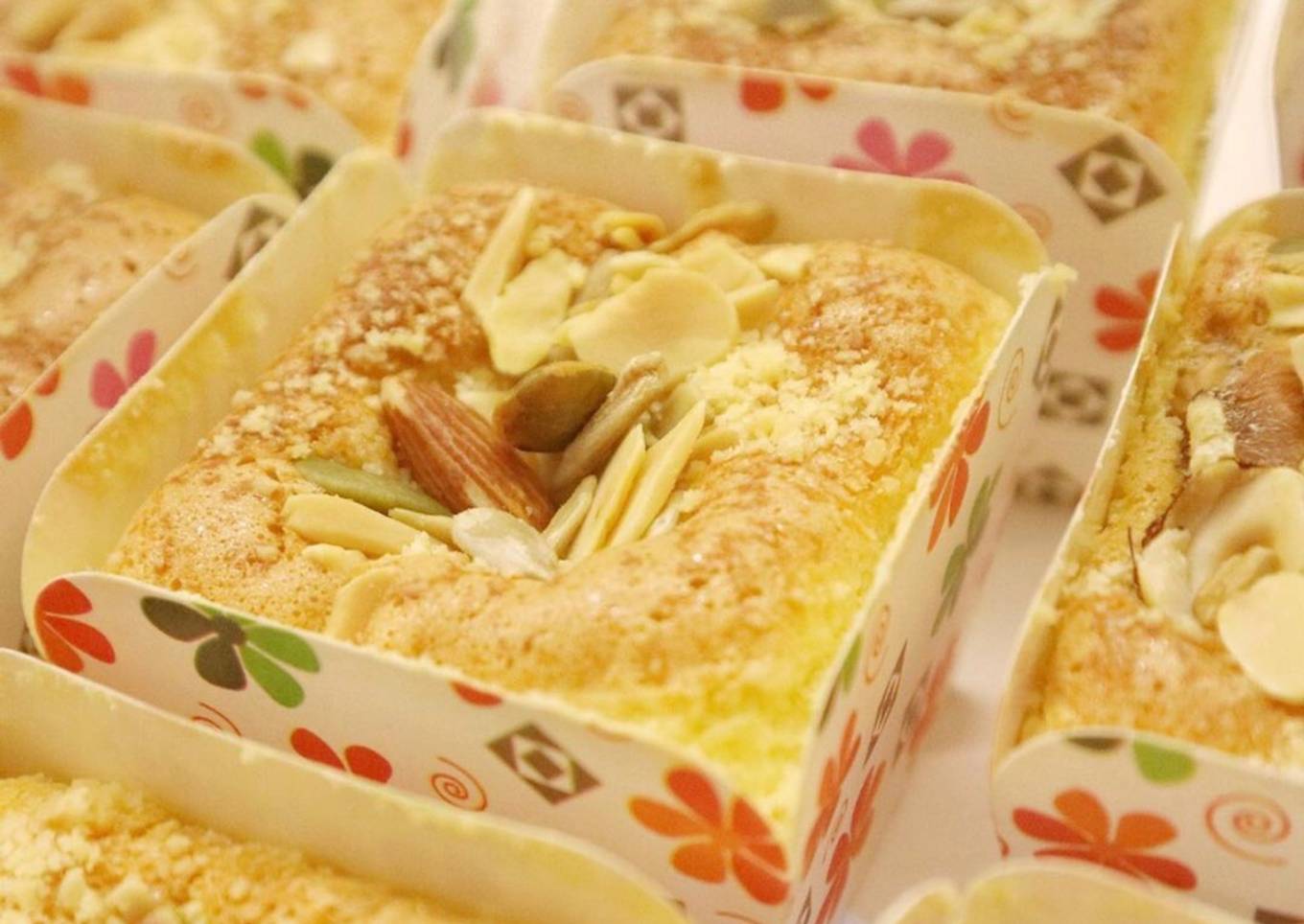 Bolu Hongkong Parmesan & Mix Nuts