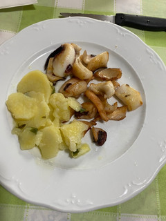 Foto principal de Chopo a la plancha con guarnición de patatas