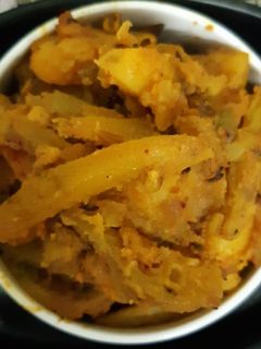কাঁকরোল আলুর তরকারি (Kankrol aloor torkari recipe in Bengali) রেসিপির প্রধান ছবি
