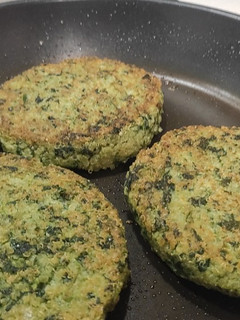 Una foto de Hamburguesas vegetarianas de espinacas - sin lactosa