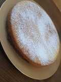 Torta versata allo yogurt farcita con nutella