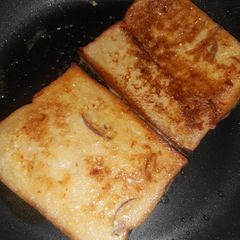 A picture of Bread in egg.