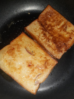 A picture of Bread in egg.