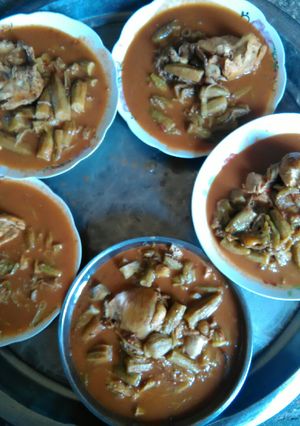 صورة لوصفة مرق بامية مع الدجاج والطعم روعة 😋
