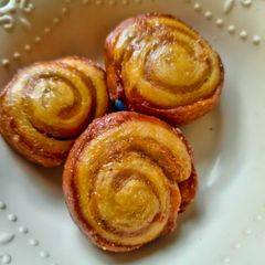 A picture of Pinwheel bread.