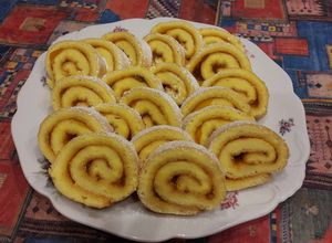 Baracklekváros piskótatekercs recept fotója
