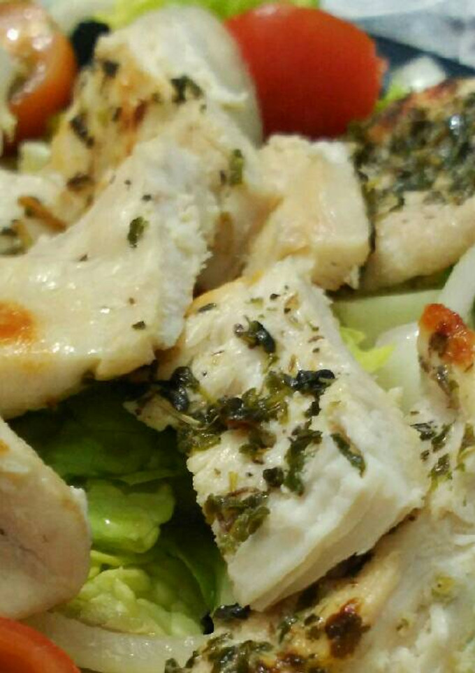 Una foto de Ensalada de pollo