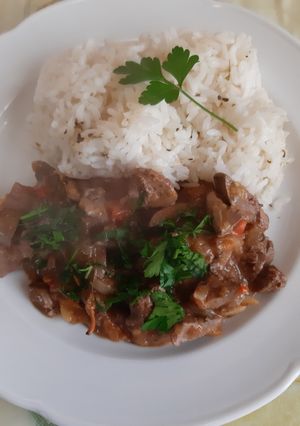 Una foto de Hígados de Pollo con Arroz Blanco
