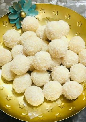 A picture of Coconut laddu.