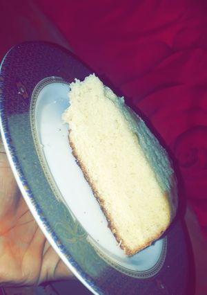 A picture of Whipping cream cake.
