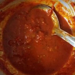 A picture of Pizza and pasta sauce.