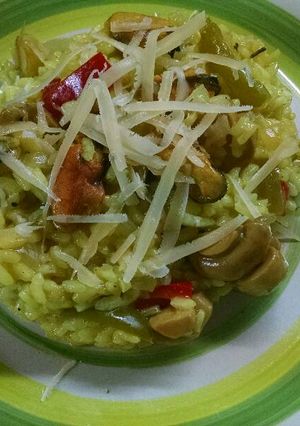 Una foto de Risoto con champiñones y mejillones